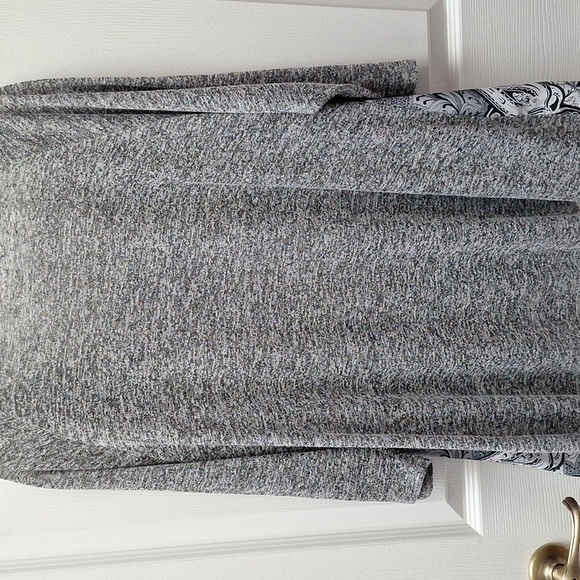 e Apt. 9 Black and Gray Textured Top 3X - Picture 3 of 4